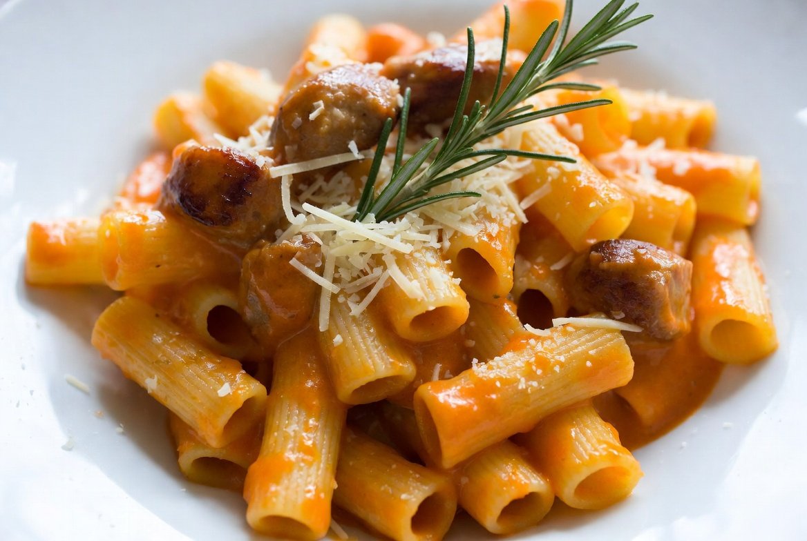 Immagine di Pasta cremosa zucca e salsiccia croccante